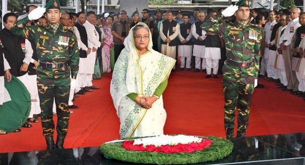 বঙ্গবন্ধুর প্রতিকৃতিতে প্রধানমন্ত্রীর শ্রদ্ধাঞ্জলি