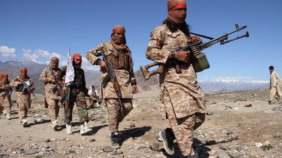 আফগান-পাক সীমান্ত দখল তালেবান বাহিনীর