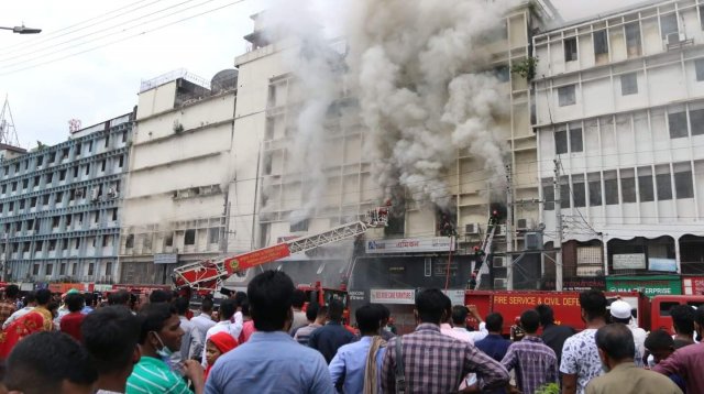 রাজধানীর বনানীতে ভয়াবহ অগ্নিকাণ্ড