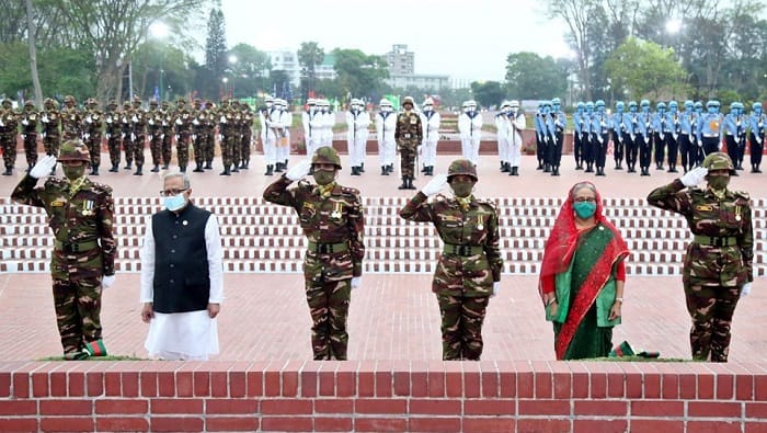 স্বাধীনতা দিবসে শহীদদের প্রতি রাষ্ট্রপতি ও প্রধানমন্ত্রীর শ্রদ্ধা